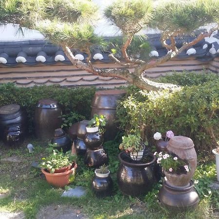 Yeonwoodang Guesthouse Jeonju Exteriör bild