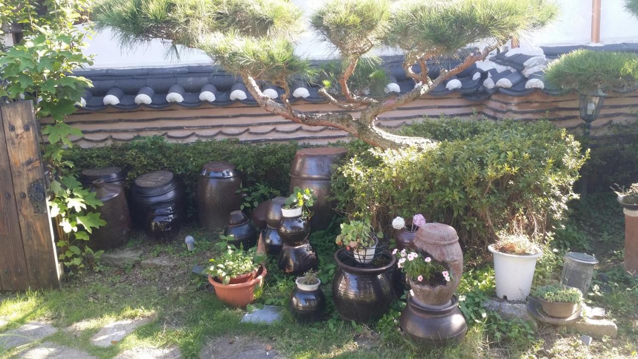 Yeonwoodang Guesthouse Jeonju Exteriör bild